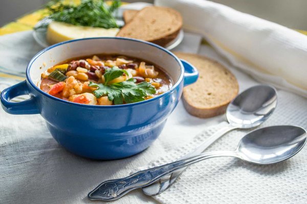 Quelles sont les meilleures recettes de soupes minestrone sans pâte pour une option faible en glucides?